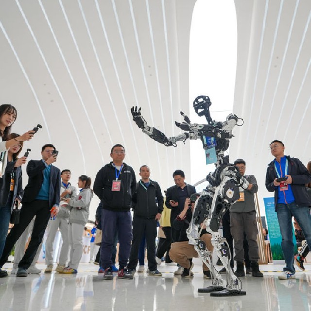 中國(guó)具身智能革命：人形機(jī)器人開(kāi)啟產(chǎn)業(yè)新紀(jì)元